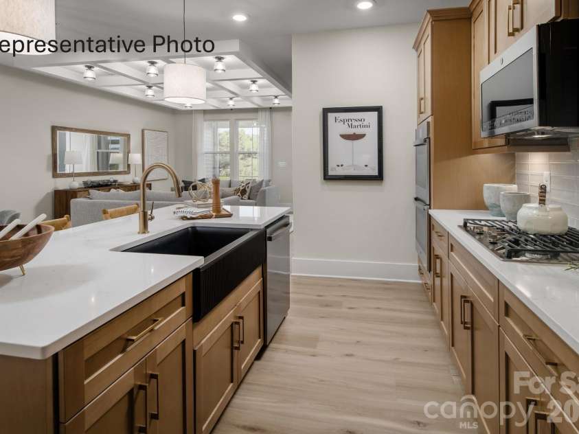1425 Twin Leaf Road, Fort Mill, SC 29715.  MLS# CAR4400470, YatesRealty ID 35101. Electric cooktop