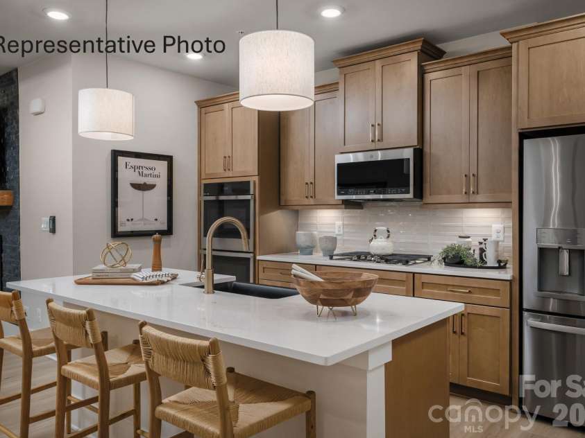 1425 Twin Leaf Road, Fort Mill, SC 29715.  MLS# CAR4400470, YatesRealty ID 35101. Electric cooktop
