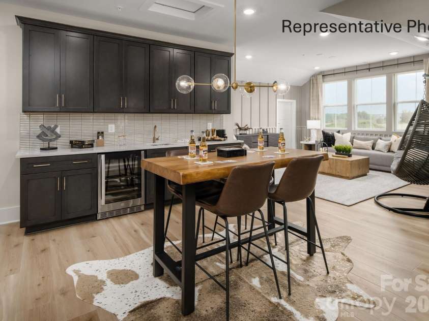 1425 Twin Leaf Road, Fort Mill, SC 29715.  MLS# CAR4400470, YatesRealty ID 35101. Wet bar