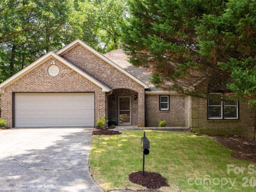 5053 Suwarrow Court, Tega Cay, SC 29708.  MLS# CAR4395650, YatesRealty ID 35103. 