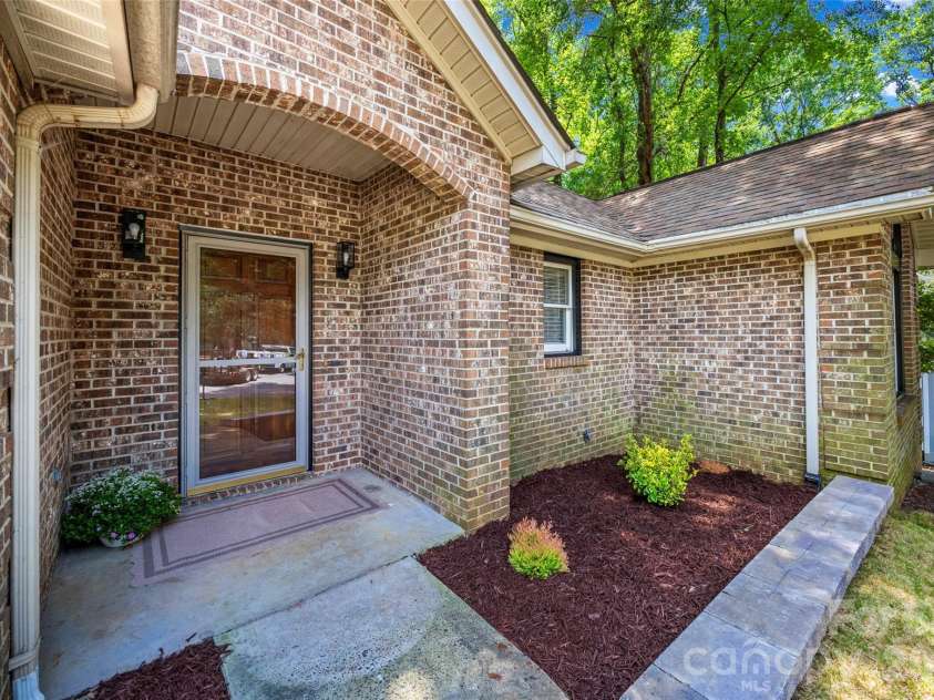 5053 Suwarrow Court, Tega Cay, SC 29708.  MLS# CAR4395650, YatesRealty ID 35103. 