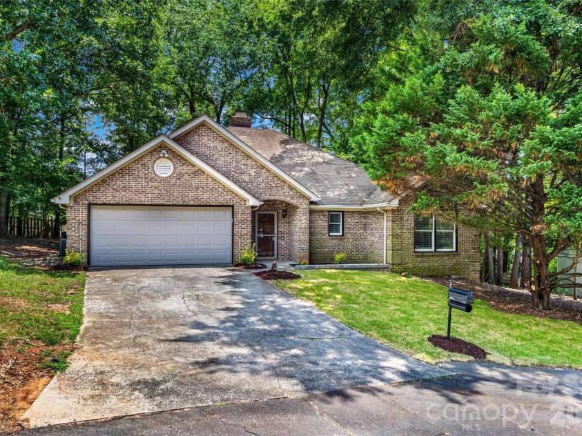 5053 Suwarrow Court, Tega Cay, SC 29708.  MLS# CAR4395650, YatesRealty ID 35103. 