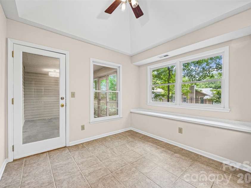 5053 Suwarrow Court, Tega Cay, SC 29708.  MLS# CAR4395650, YatesRealty ID 35103. Breakfast Area