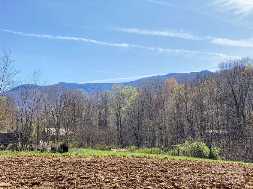 353 Perkins Road, Bakersville, NC 28705.  MLS# CAR4297635, YatesRealty ID 35104. 