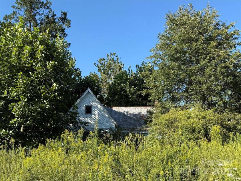 353 Perkins Road, Bakersville, NC 28705.  MLS# CAR4297635, YatesRealty ID 35104. 