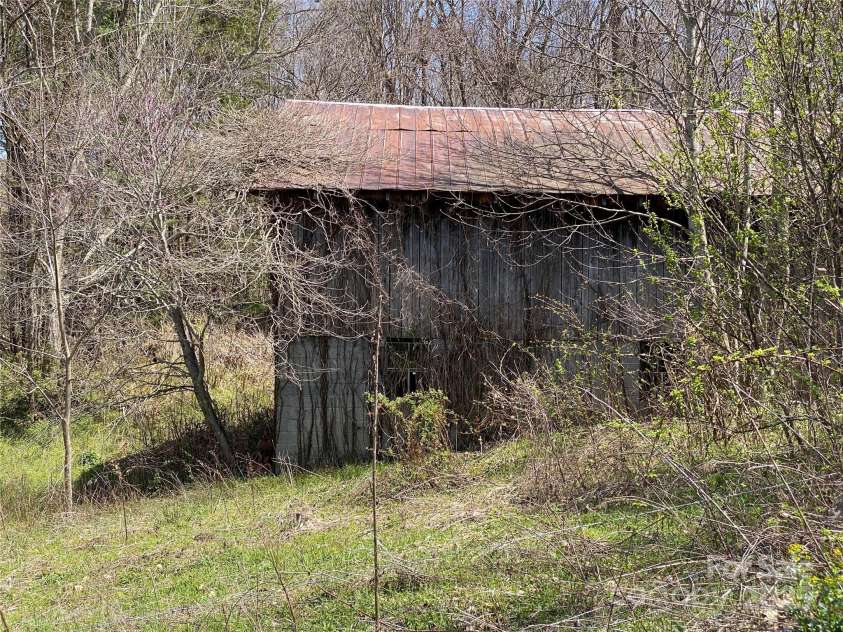 353 Perkins Road, Bakersville, NC 28705.  MLS# CAR4297635, YatesRealty ID 35104. 