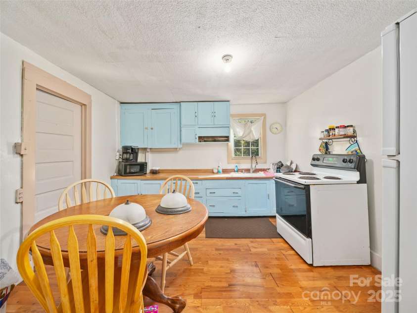 353 Perkins Road, Bakersville, NC 28705.  MLS# CAR4297635, YatesRealty ID 35104. 