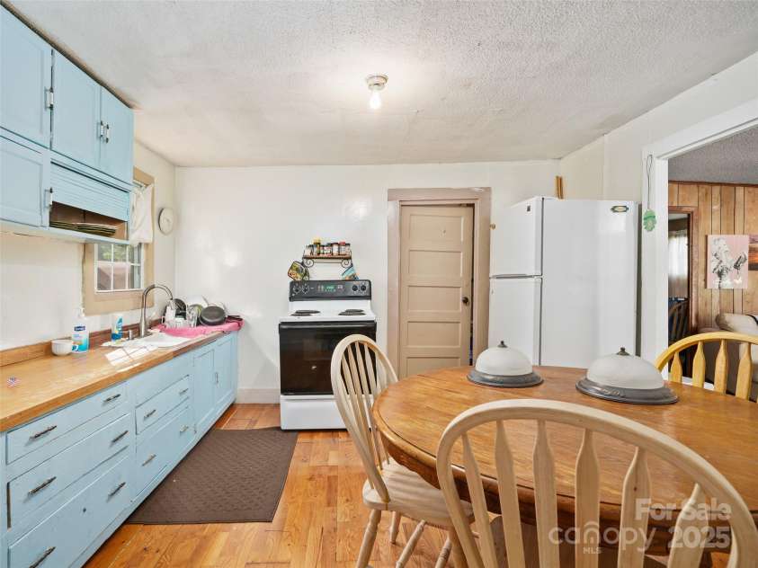 353 Perkins Road, Bakersville, NC 28705.  MLS# CAR4297635, YatesRealty ID 35104. 