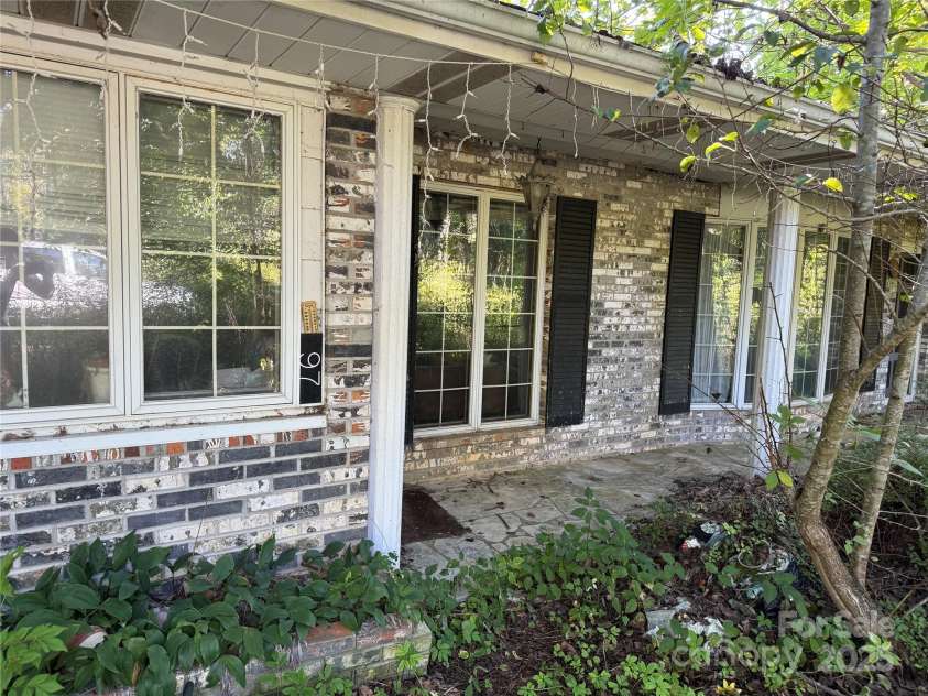 353 Perkins Road, Bakersville, NC 28705.  MLS# CAR4297635, YatesRealty ID 35104. 