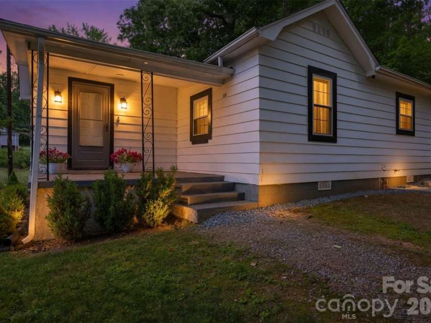 1320 Tom Fox Street, Morganton, NC 28655.  MLS# CAR4397352, YatesRealty ID 35105. 