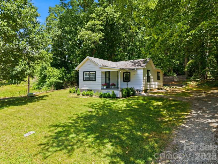 1320 Tom Fox Street, Morganton, NC 28655.  MLS# CAR4397352, YatesRealty ID 35105. 