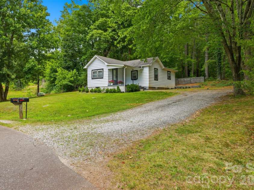 1320 Tom Fox Street, Morganton, NC 28655.  MLS# CAR4397352, YatesRealty ID 35105. 