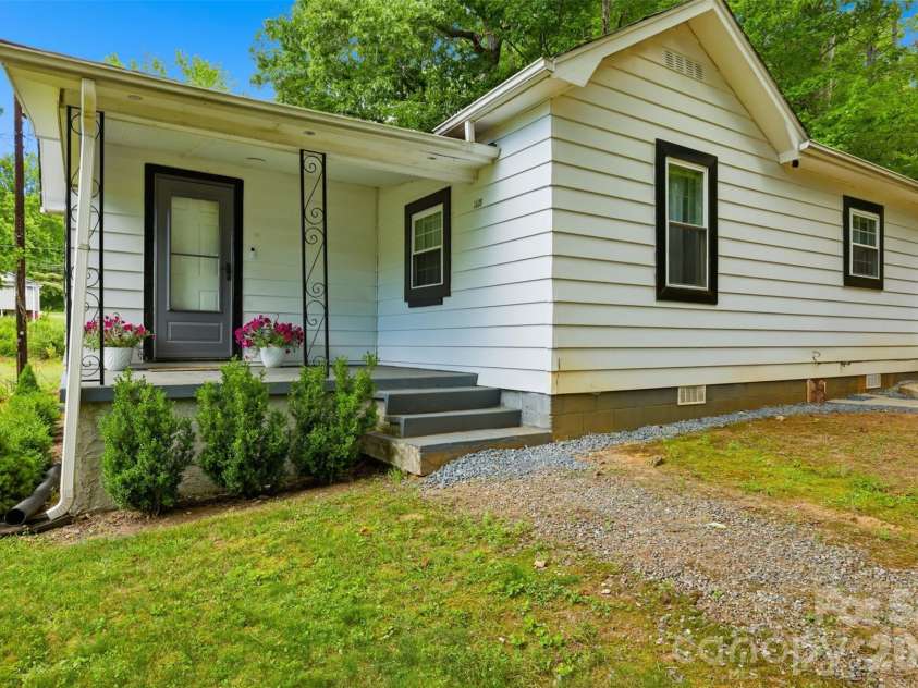 1320 Tom Fox Street, Morganton, NC 28655.  MLS# CAR4397352, YatesRealty ID 35105. 