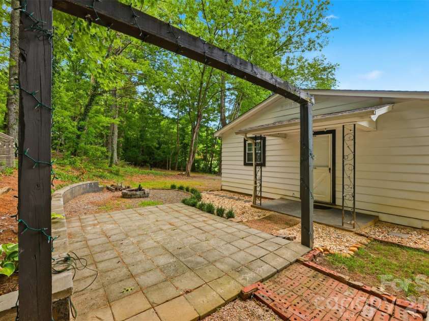 1320 Tom Fox Street, Morganton, NC 28655.  MLS# CAR4397352, YatesRealty ID 35105. 