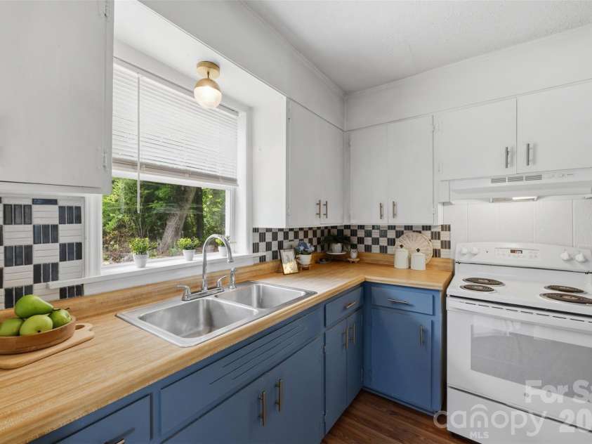 1320 Tom Fox Street, Morganton, NC 28655.  MLS# CAR4397352, YatesRealty ID 35105. 