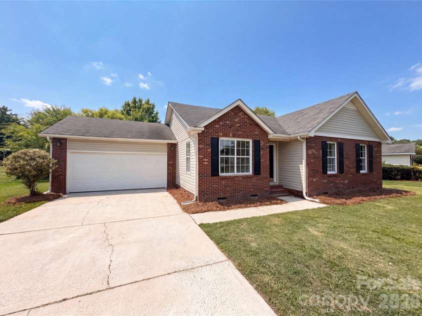 4901 Jacquelyne Drive, Indian Trail, NC 28079.  MLS# CAR4399082, YatesRealty ID 35106. 