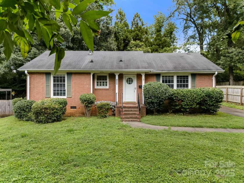 1429 Tarrington Avenue, Charlotte, NC 28205.  MLS# CAR4294038, YatesRealty ID 35107. 