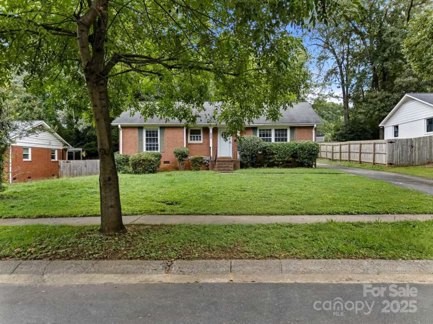 1429 Tarrington Avenue, Charlotte, NC 28205.  MLS# CAR4294038, YatesRealty ID 35107. 