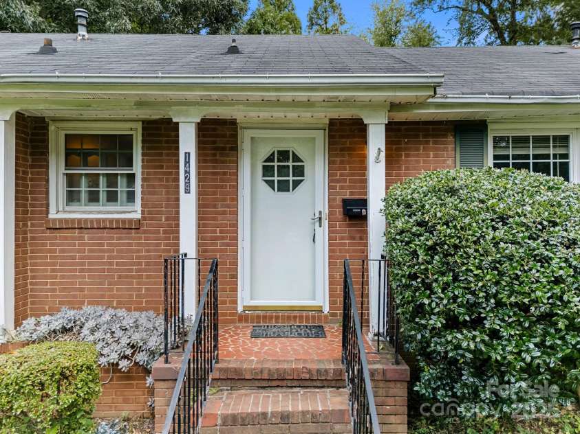 1429 Tarrington Avenue, Charlotte, NC 28205.  MLS# CAR4294038, YatesRealty ID 35107. 