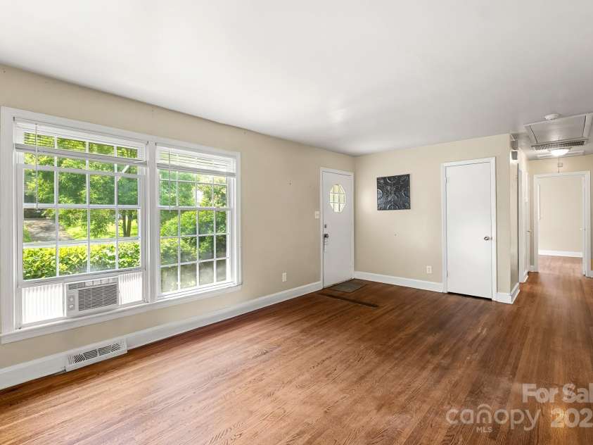 1429 Tarrington Avenue, Charlotte, NC 28205.  MLS# CAR4294038, YatesRealty ID 35107. 