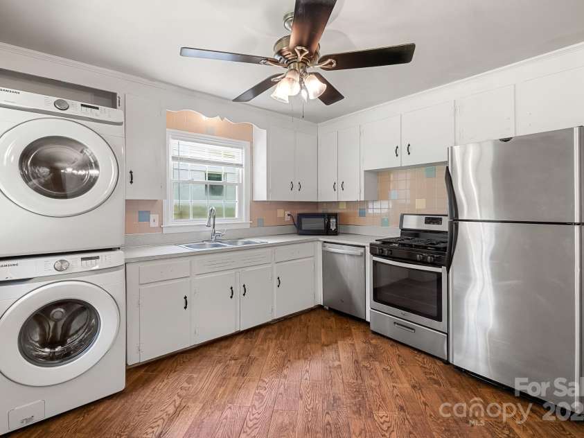 1429 Tarrington Avenue, Charlotte, NC 28205.  MLS# CAR4294038, YatesRealty ID 35107. 