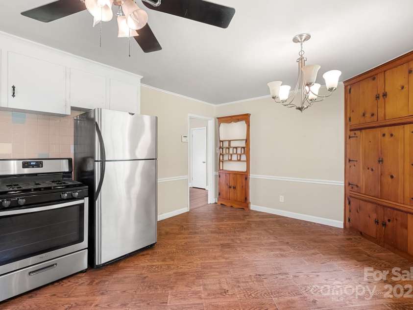 1429 Tarrington Avenue, Charlotte, NC 28205.  MLS# CAR4294038, YatesRealty ID 35107. 