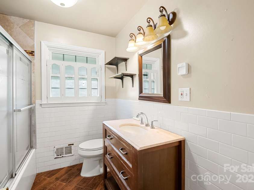 1429 Tarrington Avenue, Charlotte, NC 28205.  MLS# CAR4294038, YatesRealty ID 35107. 