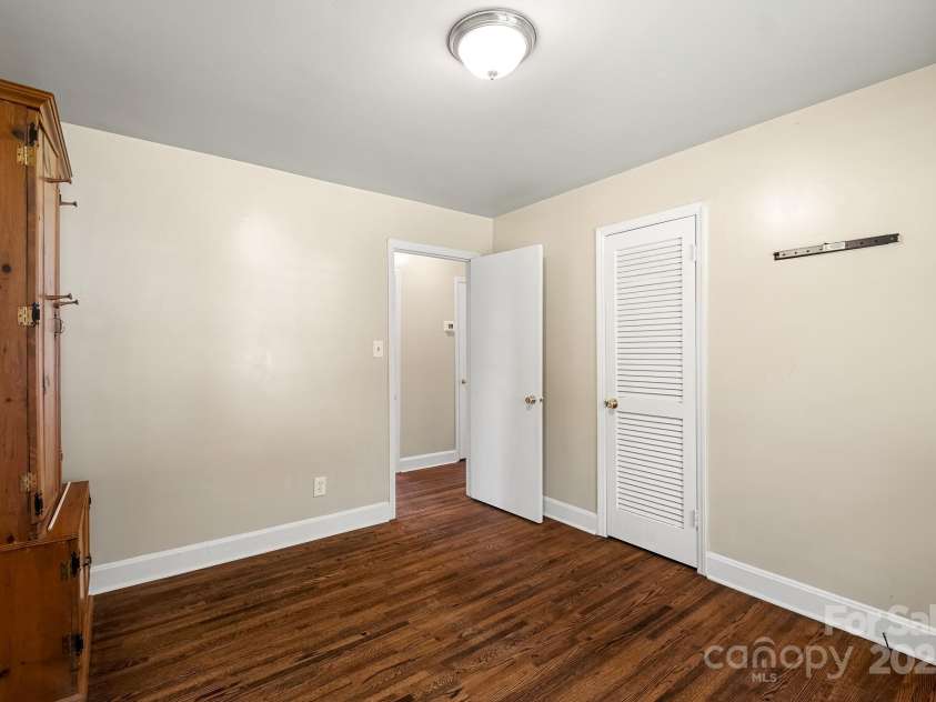 1429 Tarrington Avenue, Charlotte, NC 28205.  MLS# CAR4294038, YatesRealty ID 35107. 