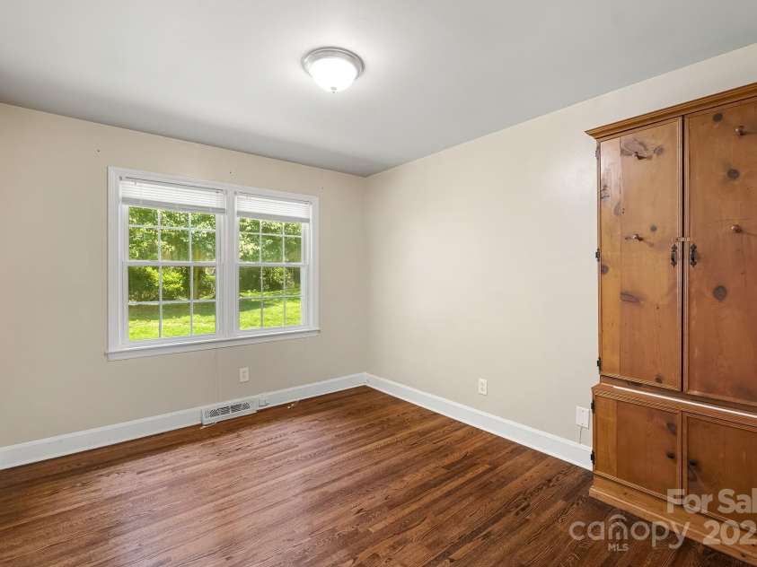 1429 Tarrington Avenue, Charlotte, NC 28205.  MLS# CAR4294038, YatesRealty ID 35107. 