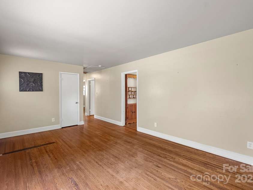 1429 Tarrington Avenue, Charlotte, NC 28205.  MLS# CAR4294038, YatesRealty ID 35107. 