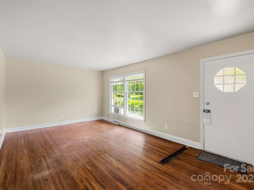 1429 Tarrington Avenue, Charlotte, NC 28205.  MLS# CAR4294038, YatesRealty ID 35107. 