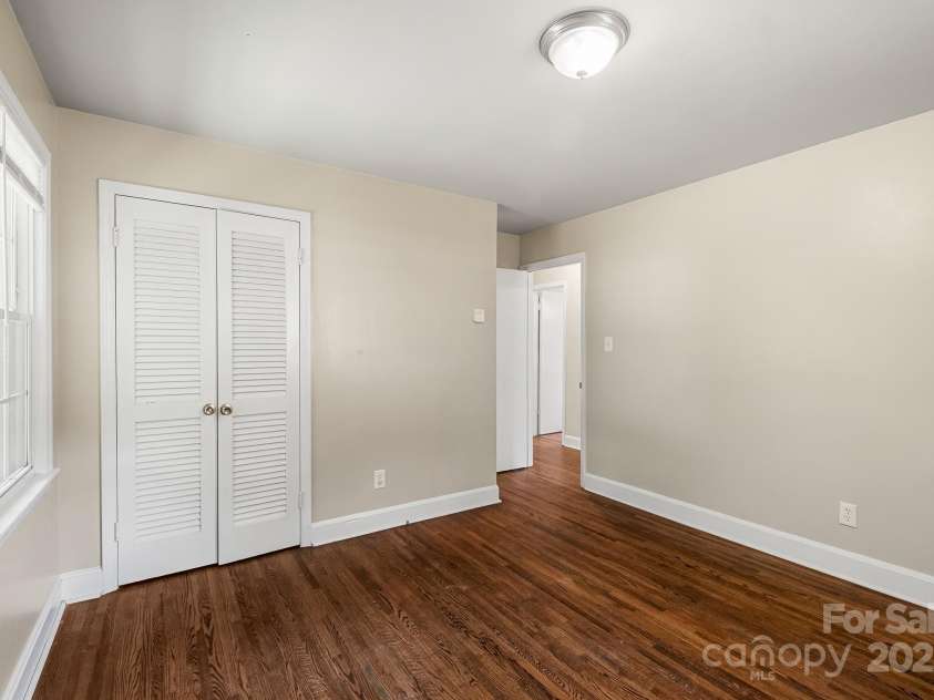 1429 Tarrington Avenue, Charlotte, NC 28205.  MLS# CAR4294038, YatesRealty ID 35107. 