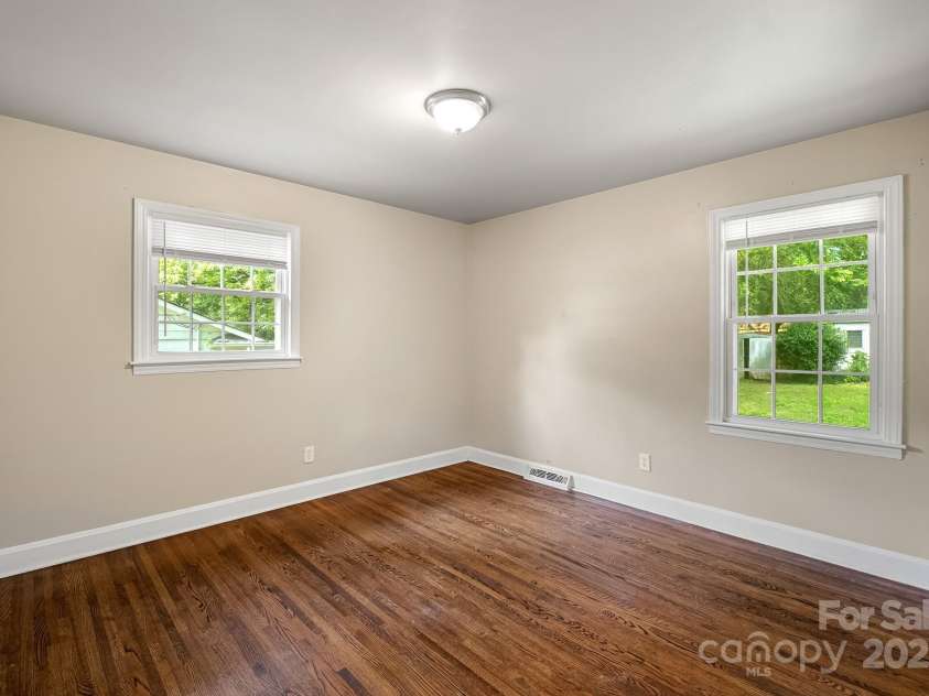 1429 Tarrington Avenue, Charlotte, NC 28205.  MLS# CAR4294038, YatesRealty ID 35107. 