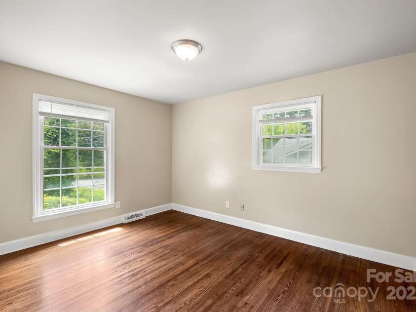 1429 Tarrington Avenue, Charlotte, NC 28205.  MLS# CAR4294038, YatesRealty ID 35107. 