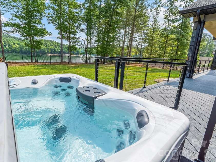 95 Linville View Drive, Nebo, NC 28761.  MLS# CAR4395600, YatesRealty ID 35107. 