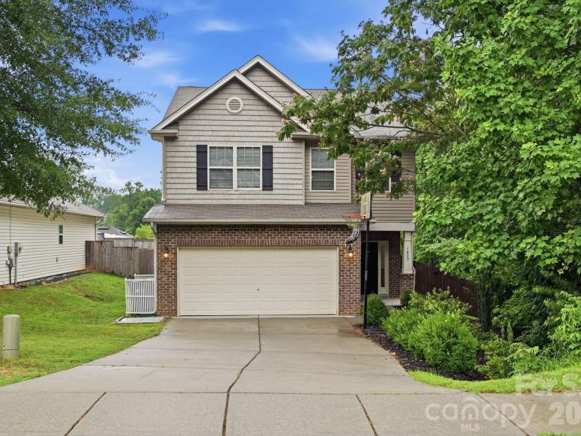 7820 Rockland Drive, Charlotte, NC 28213.  MLS# CAR4395155, YatesRealty ID 35108. 