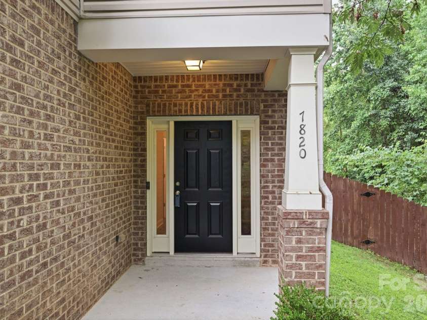 7820 Rockland Drive, Charlotte, NC 28213.  MLS# CAR4395155, YatesRealty ID 35108. 