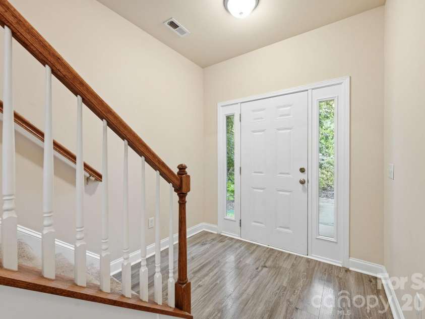 7820 Rockland Drive, Charlotte, NC 28213.  MLS# CAR4395155, YatesRealty ID 35108. 