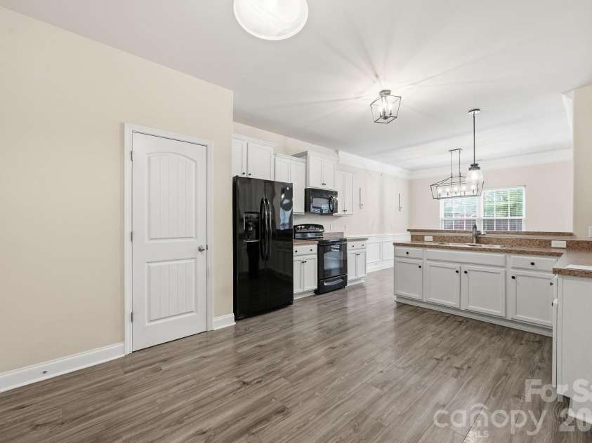 7820 Rockland Drive, Charlotte, NC 28213.  MLS# CAR4395155, YatesRealty ID 35108. 