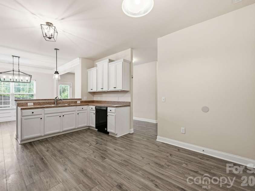7820 Rockland Drive, Charlotte, NC 28213.  MLS# CAR4395155, YatesRealty ID 35108. 