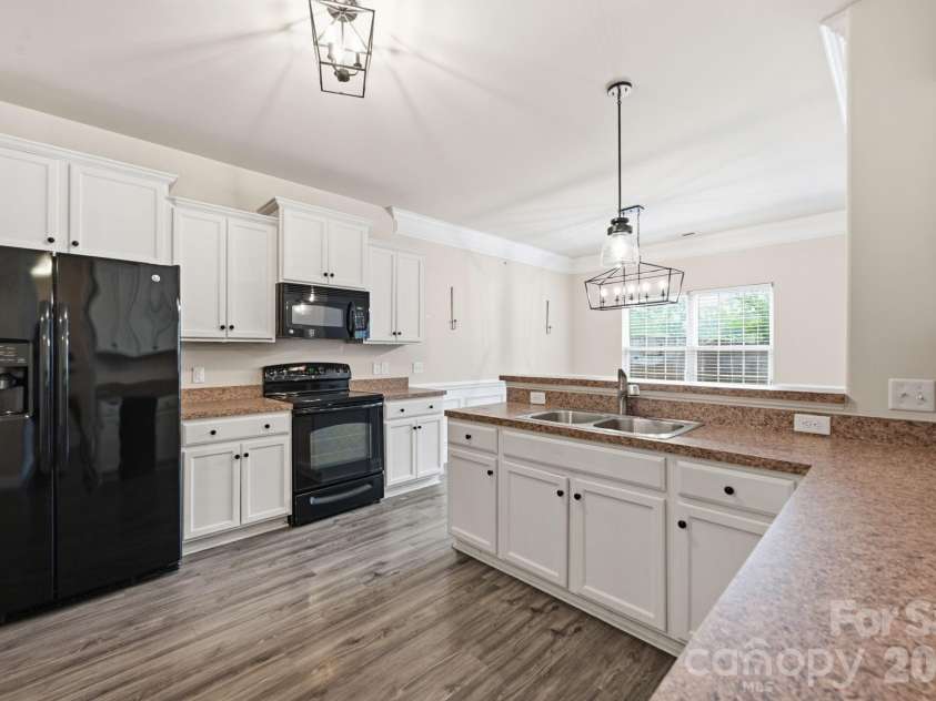 7820 Rockland Drive, Charlotte, NC 28213.  MLS# CAR4395155, YatesRealty ID 35108. 