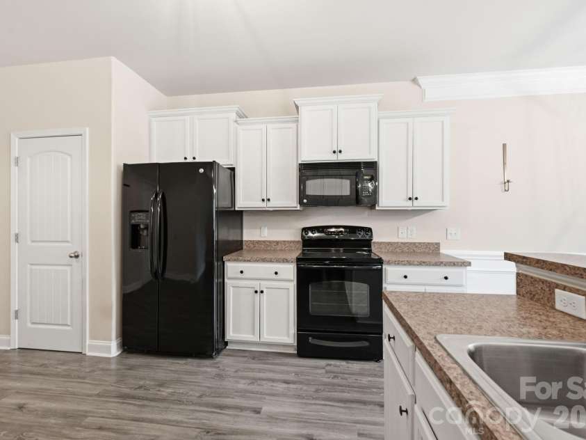 7820 Rockland Drive, Charlotte, NC 28213.  MLS# CAR4395155, YatesRealty ID 35108. 