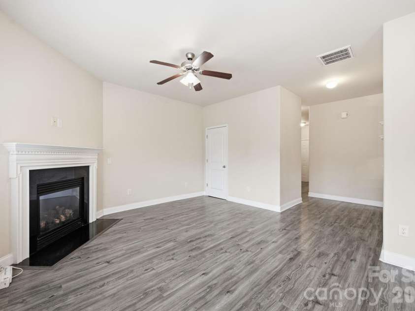 7820 Rockland Drive, Charlotte, NC 28213.  MLS# CAR4395155, YatesRealty ID 35108. 
