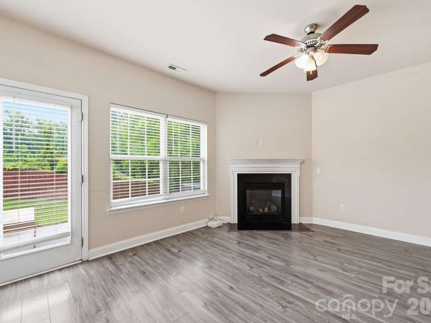 7820 Rockland Drive, Charlotte, NC 28213.  MLS# CAR4395155, YatesRealty ID 35108. 
