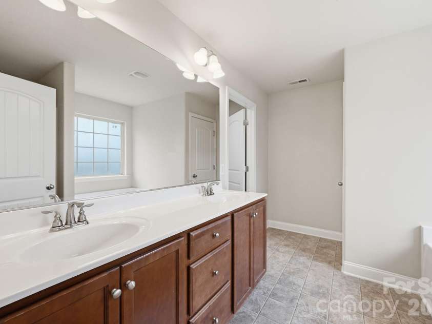 7820 Rockland Drive, Charlotte, NC 28213.  MLS# CAR4395155, YatesRealty ID 35108. 