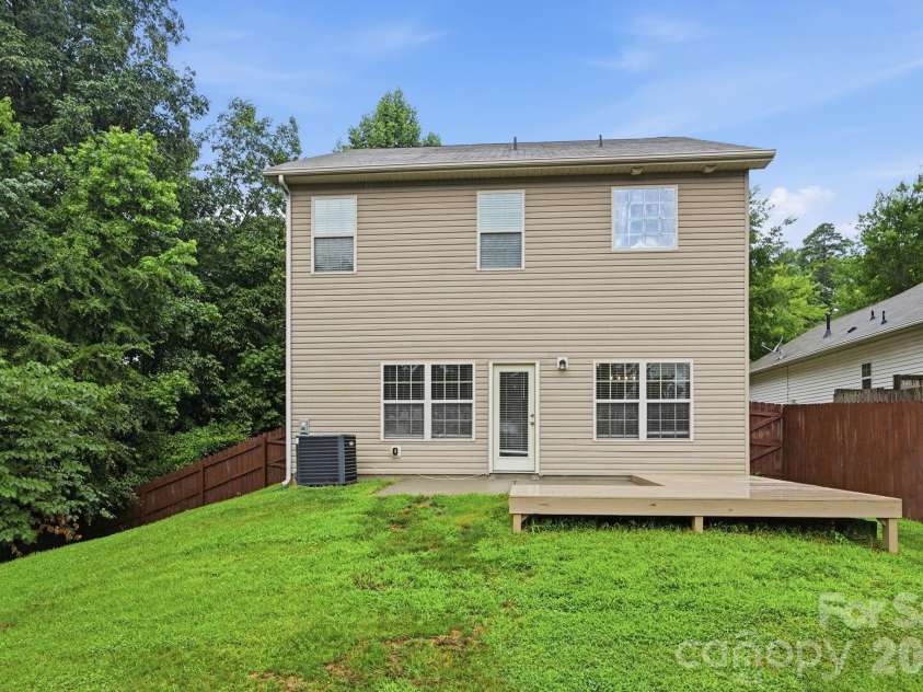 7820 Rockland Drive, Charlotte, NC 28213.  MLS# CAR4395155, YatesRealty ID 35108. 