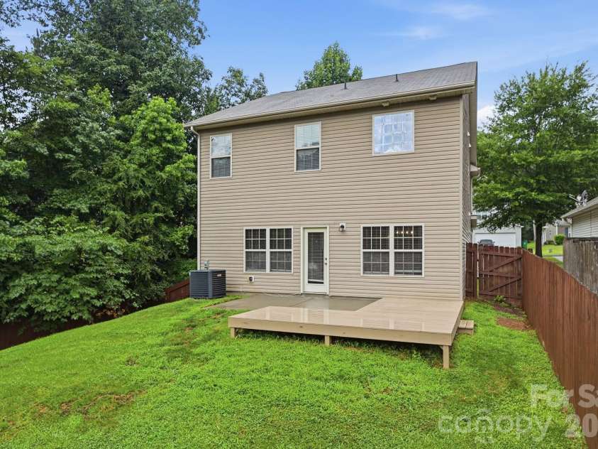 7820 Rockland Drive, Charlotte, NC 28213.  MLS# CAR4395155, YatesRealty ID 35108. 