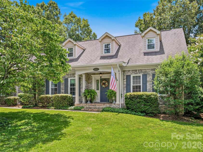 1005 Windsor Drive, Asheville, NC 28803.  MLS# CAR4399959, YatesRealty ID 35109. 