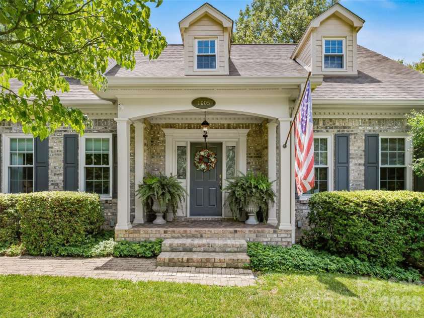 1005 Windsor Drive, Asheville, NC 28803.  MLS# CAR4399959, YatesRealty ID 35109. 