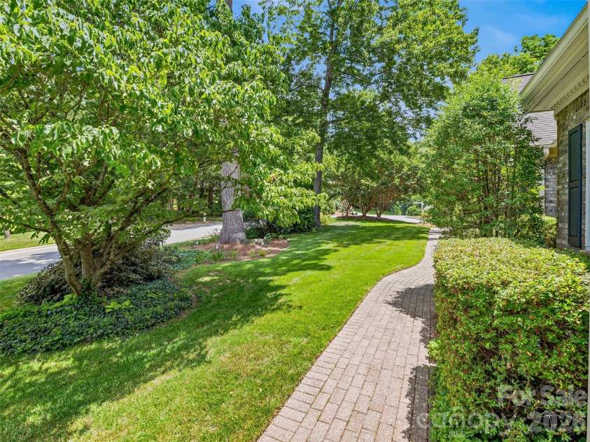 1005 Windsor Drive, Asheville, NC 28803.  MLS# CAR4399959, YatesRealty ID 35109. 
